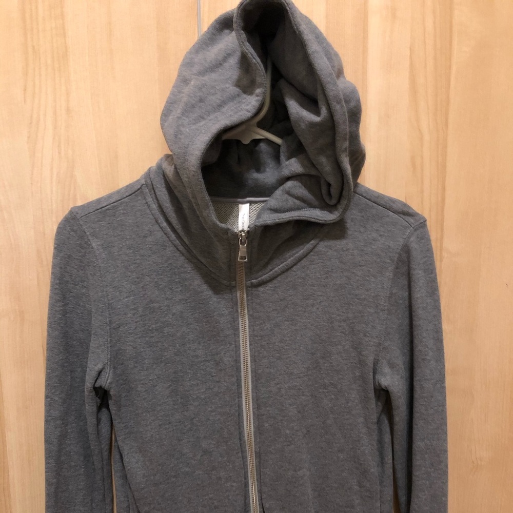 Aritzia zip up